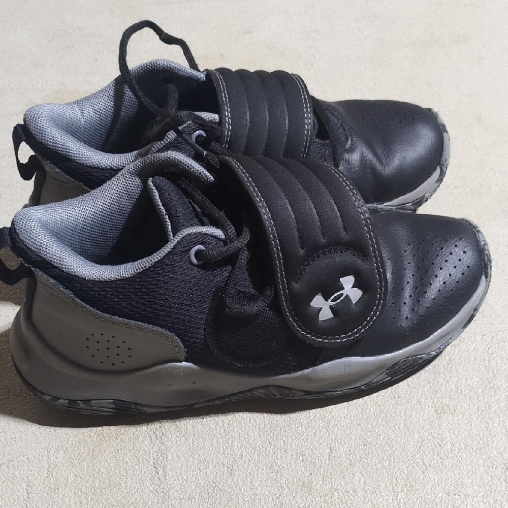Under Armour Kids Black and Gray Sneakers